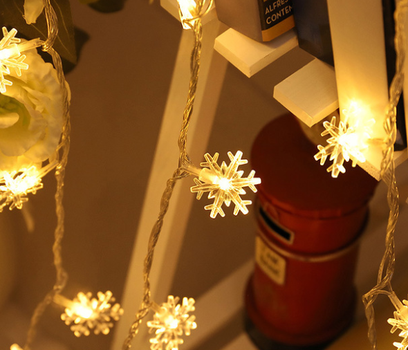 LED Weihnachtsbeleuchtung mit Schneeflocken – Warmweiß oder Buntes Licht für Innen & Außen