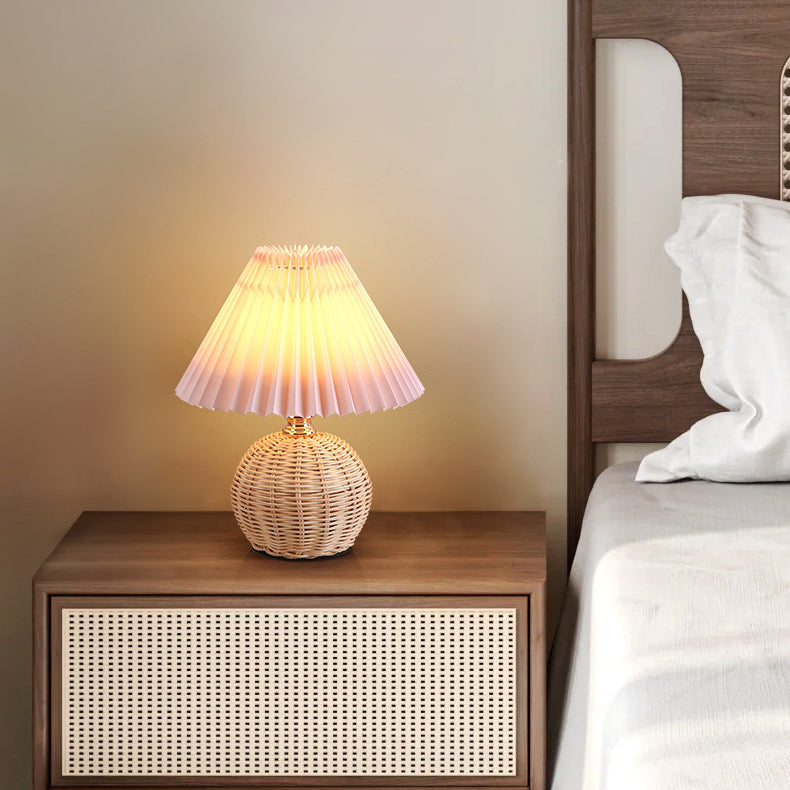 Nordic Rattan Faltstoff Kegelform LED Tischlampe 1-Lampe