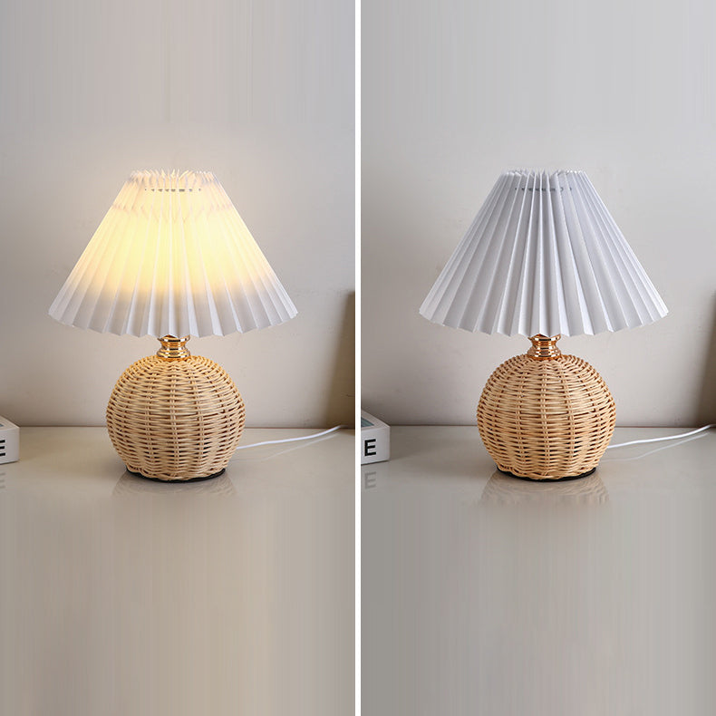 Nordic Rattan Faltstoff Kegelform LED Tischlampe 1-Lampe