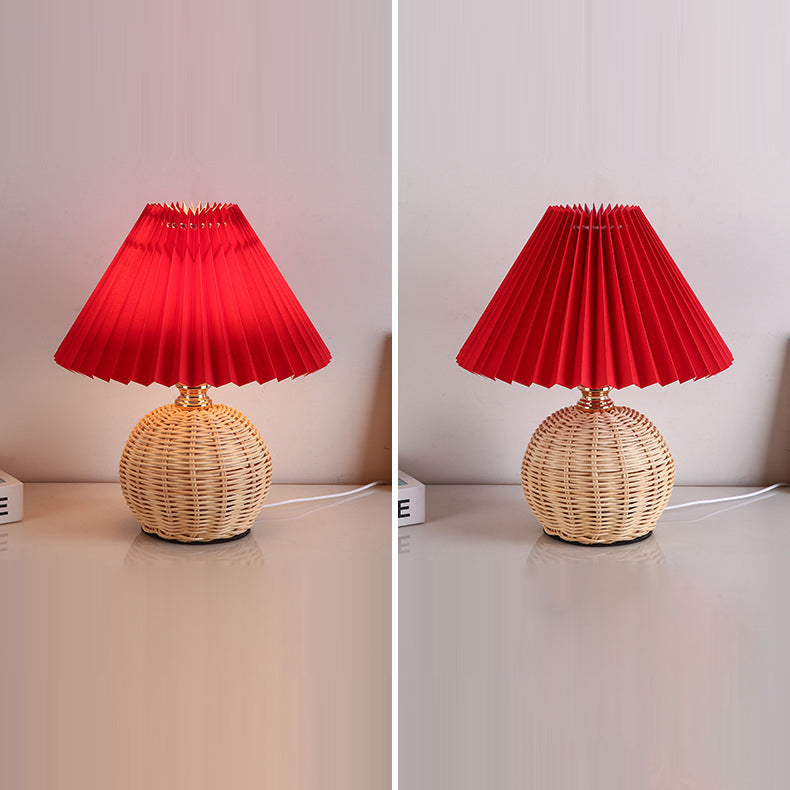 Nordic Rattan Faltstoff Kegelform LED Tischlampe 1-Lampe