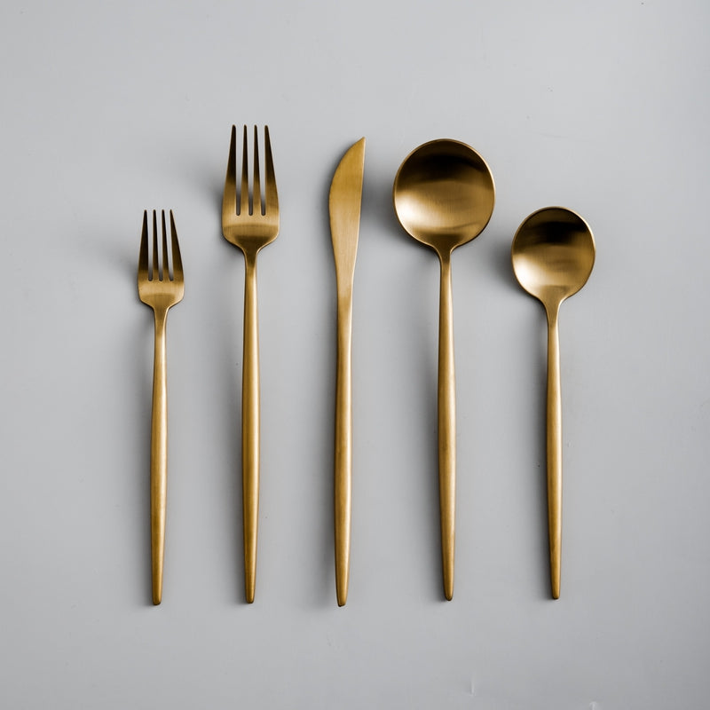 Minimalistisches Besteck aus Edelstahl – Eleganz im schlichten Design