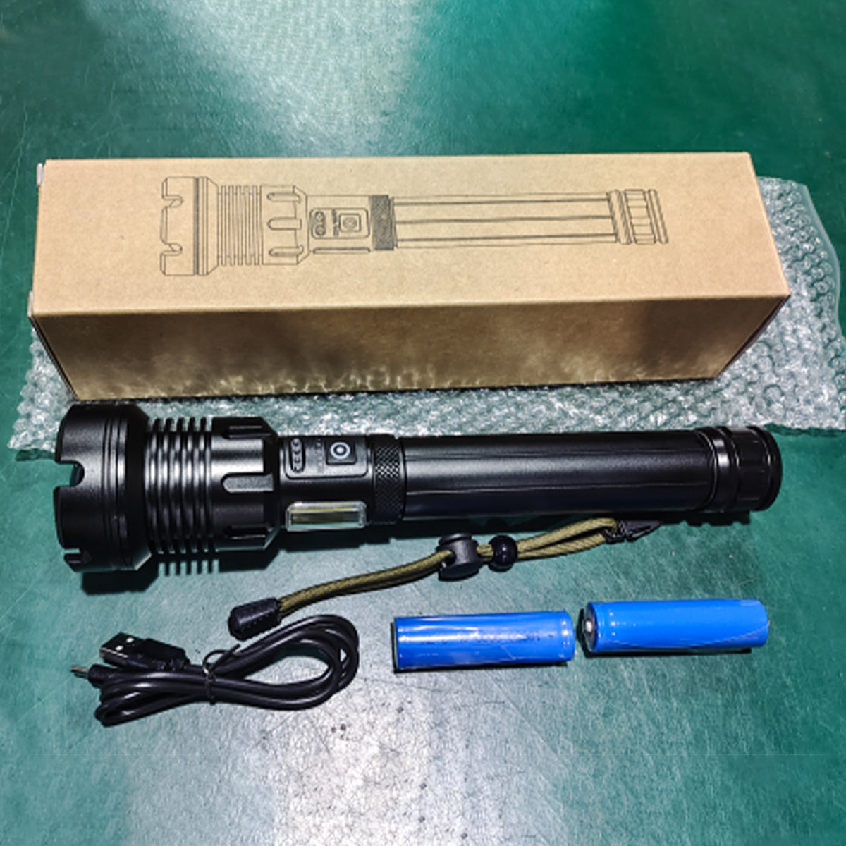 LuxeBeam Hochleistungs-Taschenlampe | Superhelle, langlebige und wiederaufladbare Taschenlampe für jede Situation