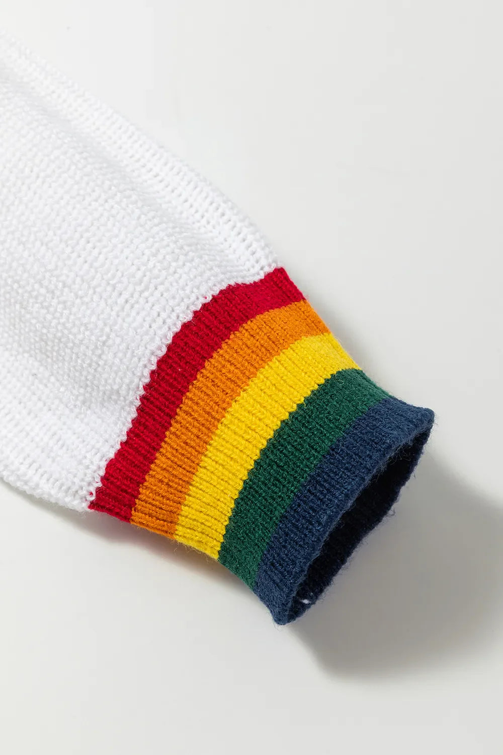 Fröhlicher & Heller Regenbogenrand Weihnachts-Pullover