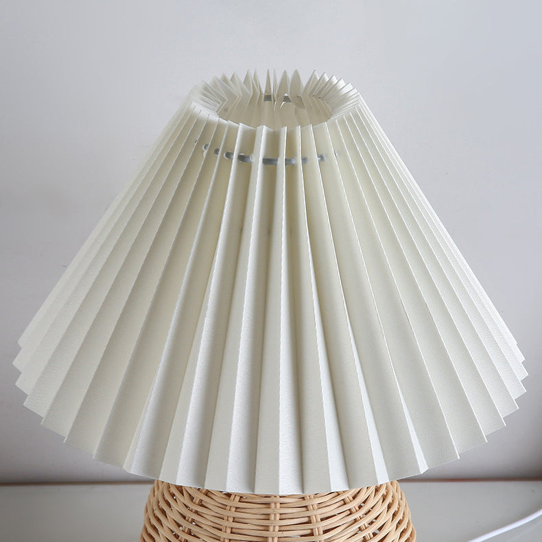 Nordic Rattan Faltstoff Kegelform LED Tischlampe 1-Lampe