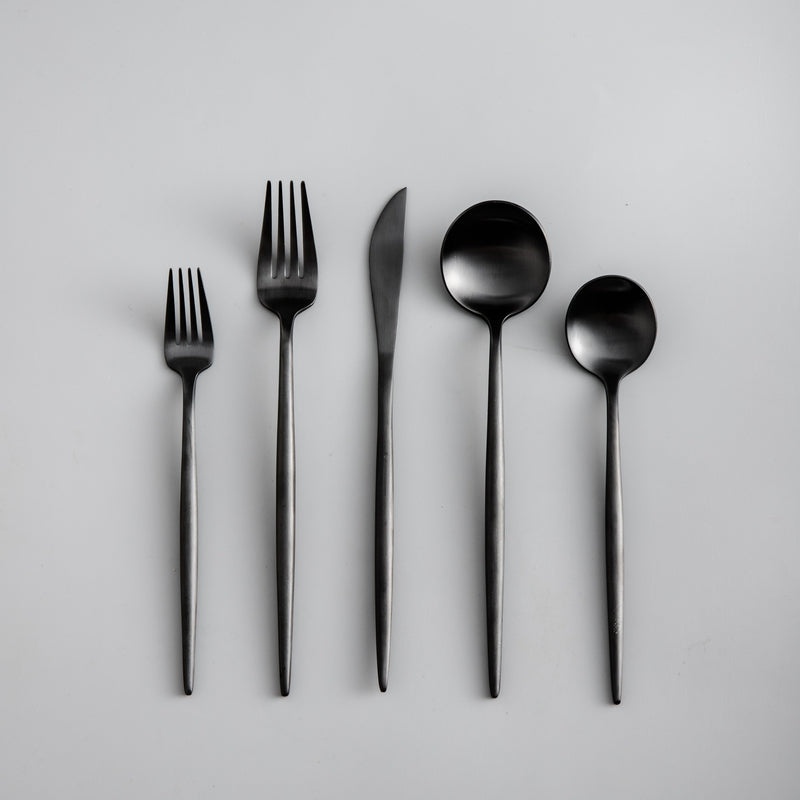 Minimalistisches Besteck aus Edelstahl – Eleganz im schlichten Design