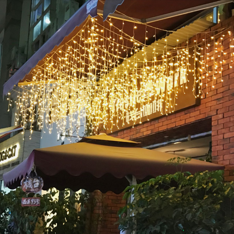 LED Weihnachtsbeleuchtung mit Eiszapfen und Sternenhimmel – Lichtvorhang für Außen