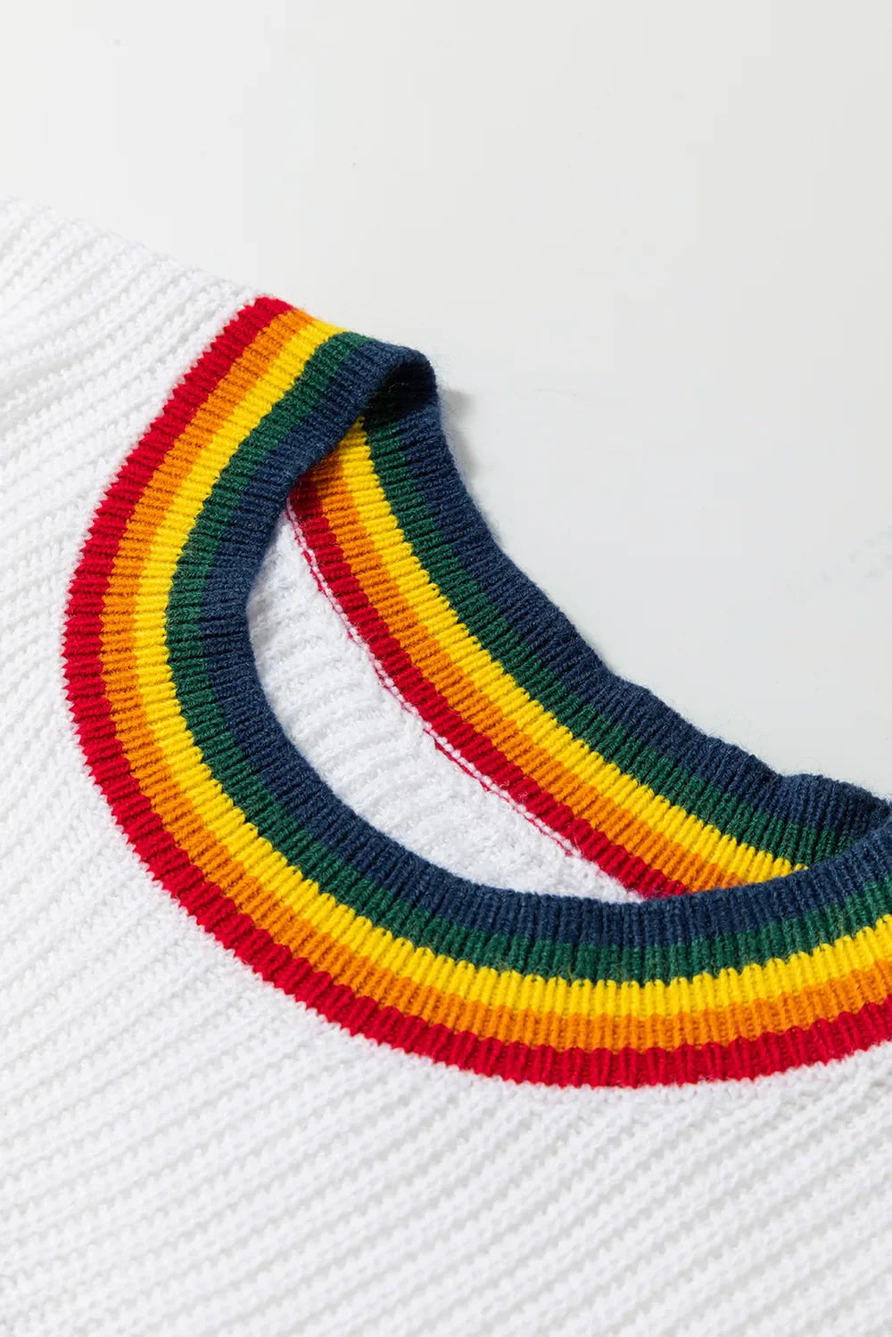 Fröhlicher & Heller Regenbogenrand Weihnachts-Pullover