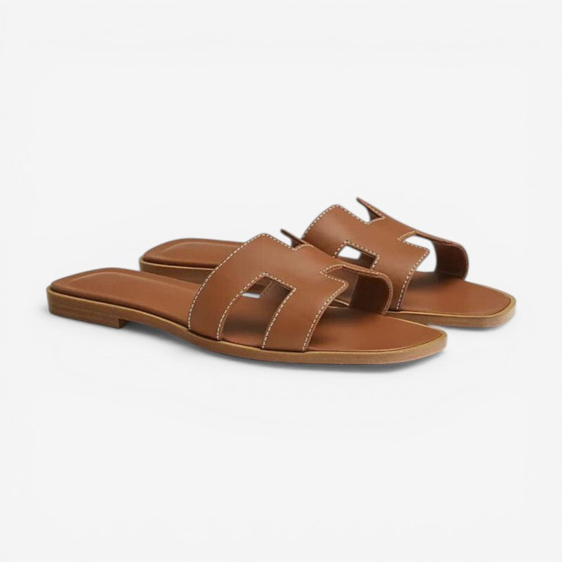 Margot – Flache Sandalen mit Riemen und rutschfester Sohle