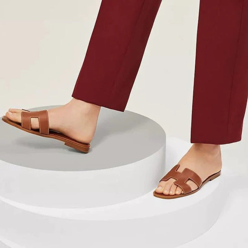 Margot – Flache Sandalen mit Riemen und rutschfester Sohle