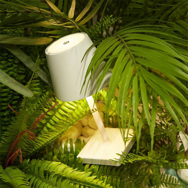 Kabellampe mit USB-Akku im modernen Design