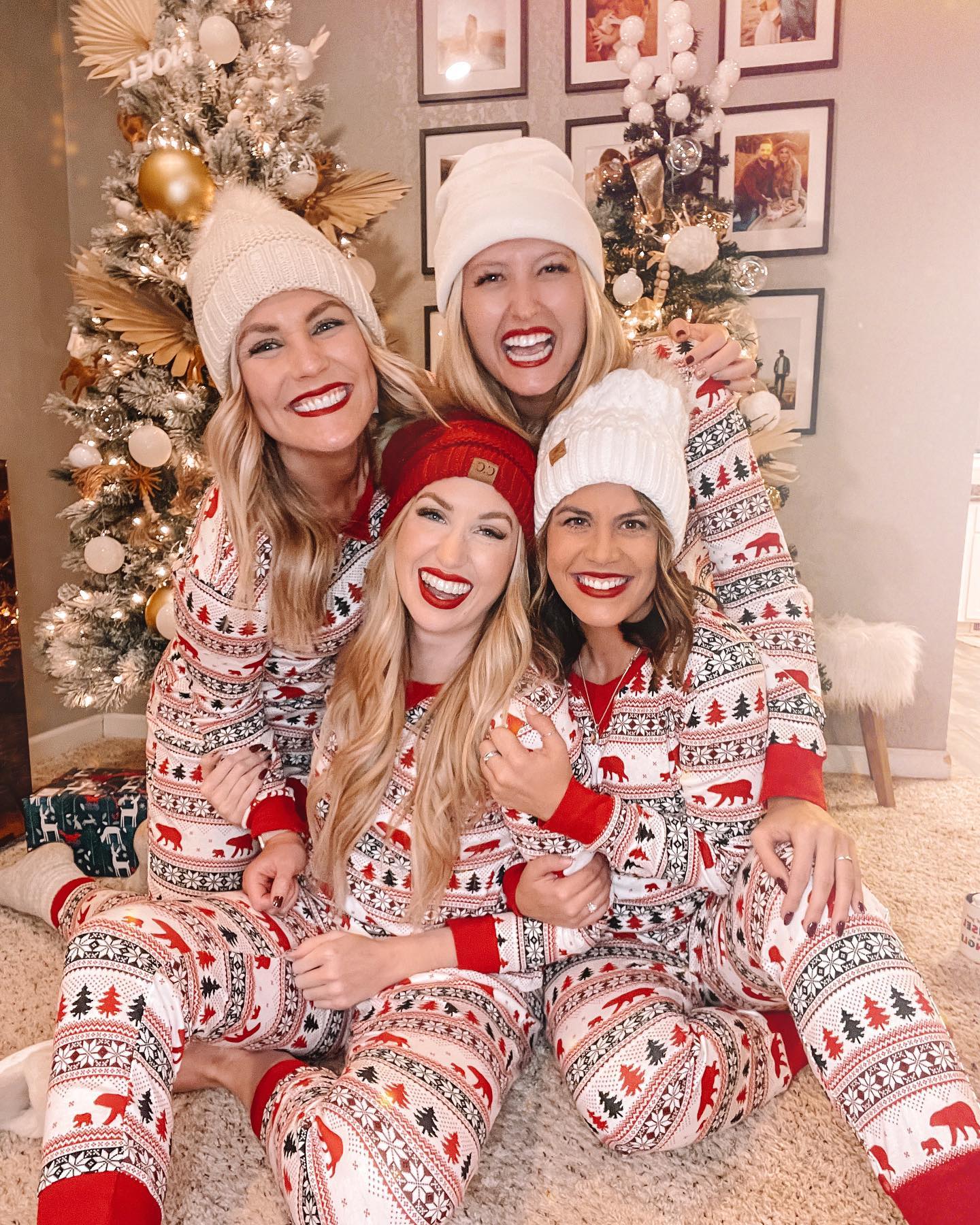 Niedliche Weihnachtsbaum- und Bären-Matching-Familien-Weihnachtspajamas
