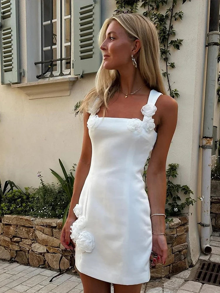BlossomCharm Sommer-Minikleid | Elegante Blumenapplikation für einen lässigen Look