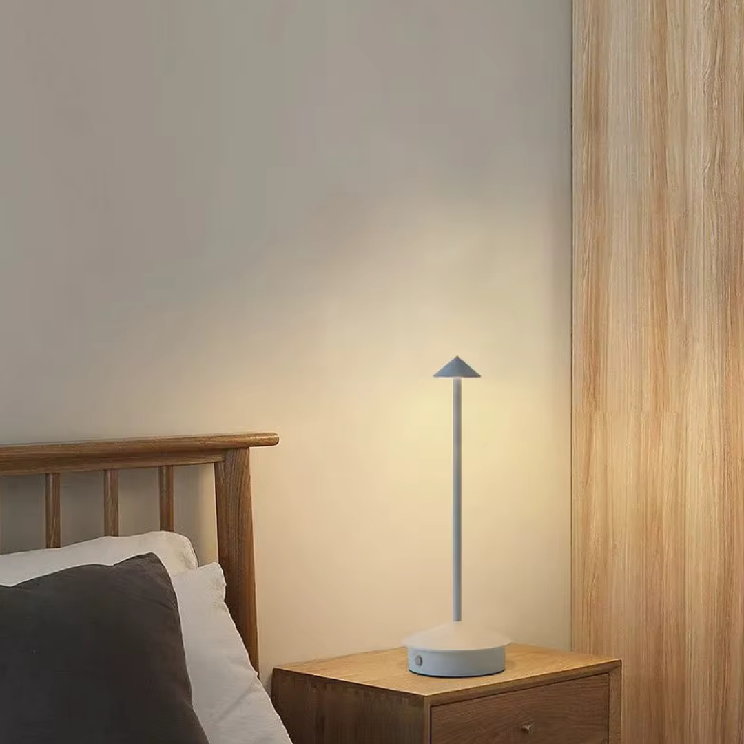 Moderne Aluminium-Kegel-LED-Akku-Tischlampe 1-Licht