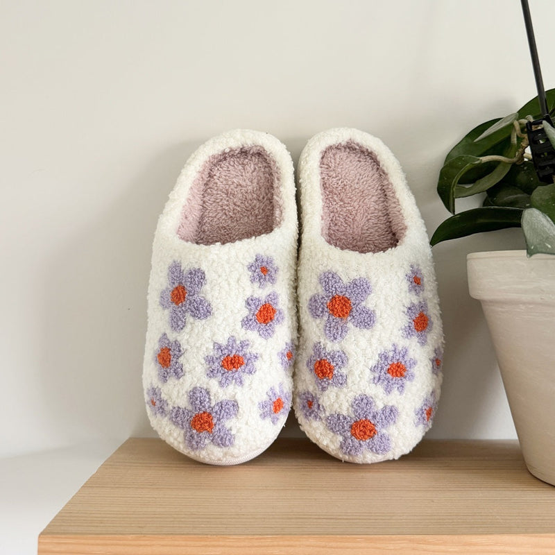 BloomStep Hausschuhe – Bequeme Slipper mit Blumenmuster & rutschfester Sohle