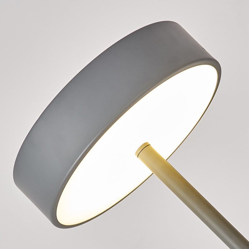 Zeitgenössische Skandinavische Runde Eisen LED Stehlampe Für Schlafzimmer