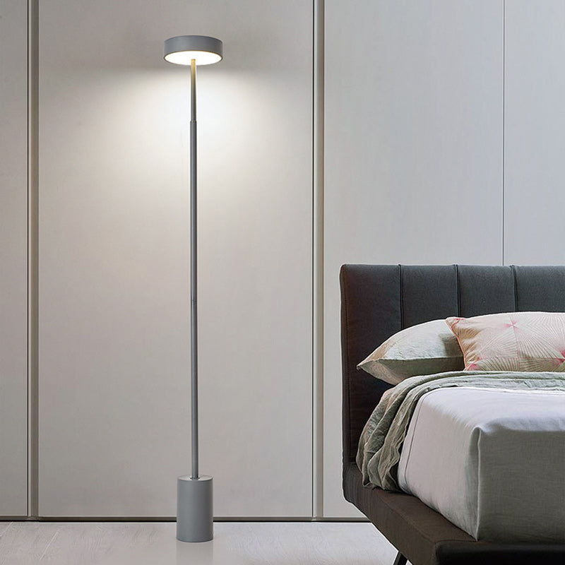 Zeitgenössische Skandinavische Runde Eisen LED Stehlampe Für Schlafzimmer
