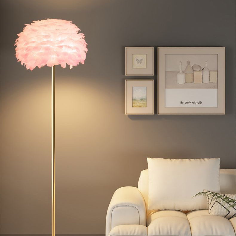 Nordische Stehlampe mit Federn und Kristalllampenschirm – Elegante Designbeleuchtung