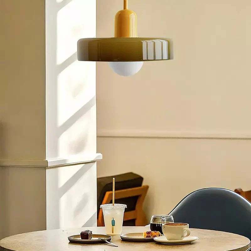 Bauhaus Hängeleuchte aus Buntglas für modernes Interieur