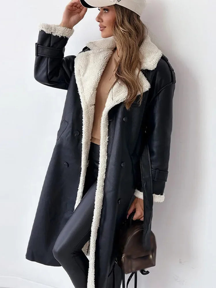 Langer Wintermantel mit vielseitigem Design