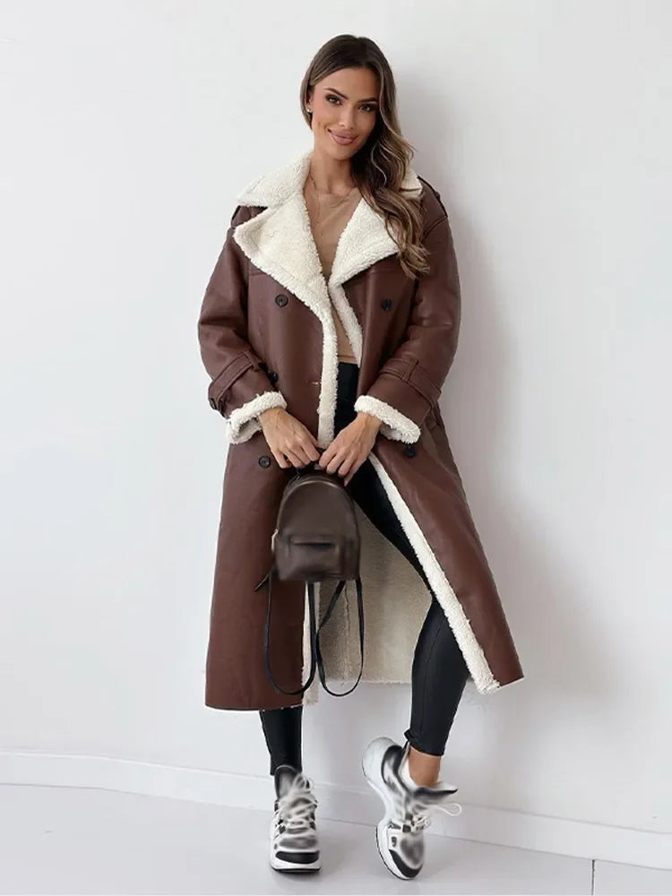 Langer Wintermantel mit vielseitigem Design