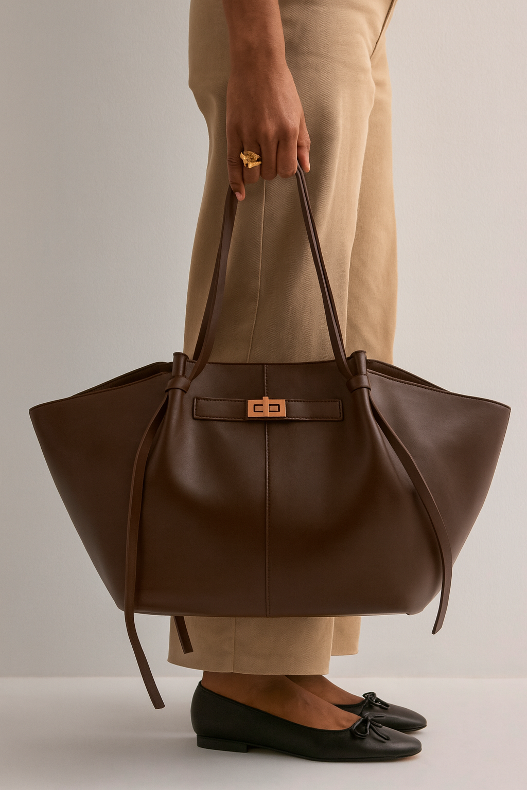Große Handtasche Lyra aus schwarzem PU-Leder