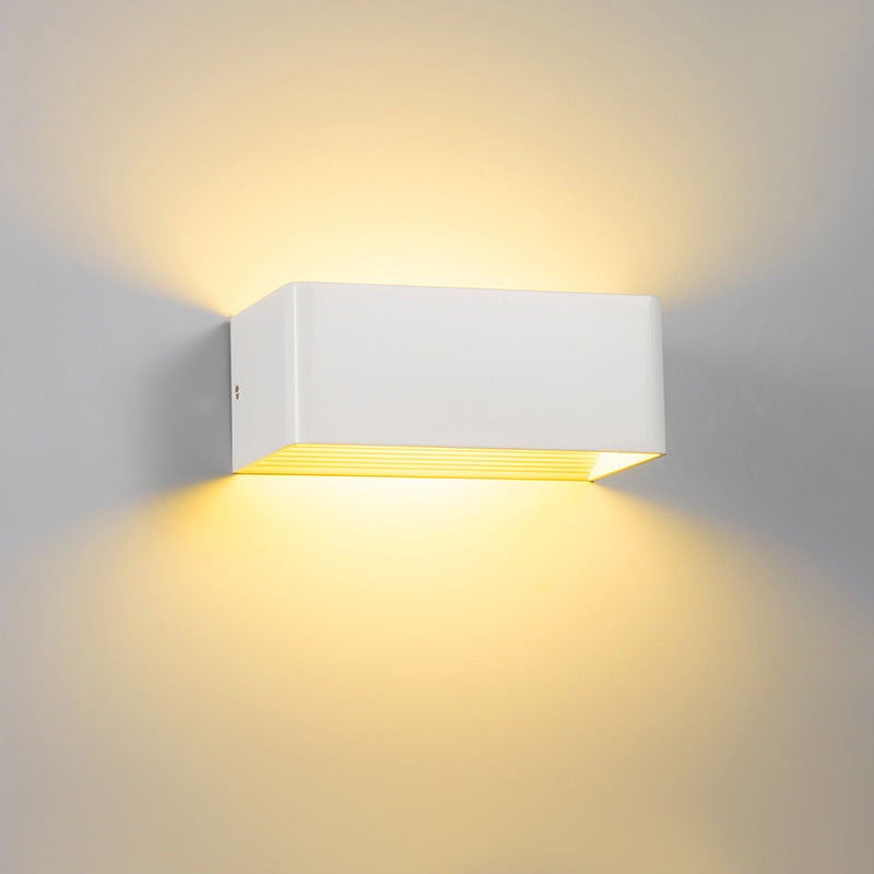 Cubbon Wandlampe – LED – Weiß – Kompakt – Modernes Design