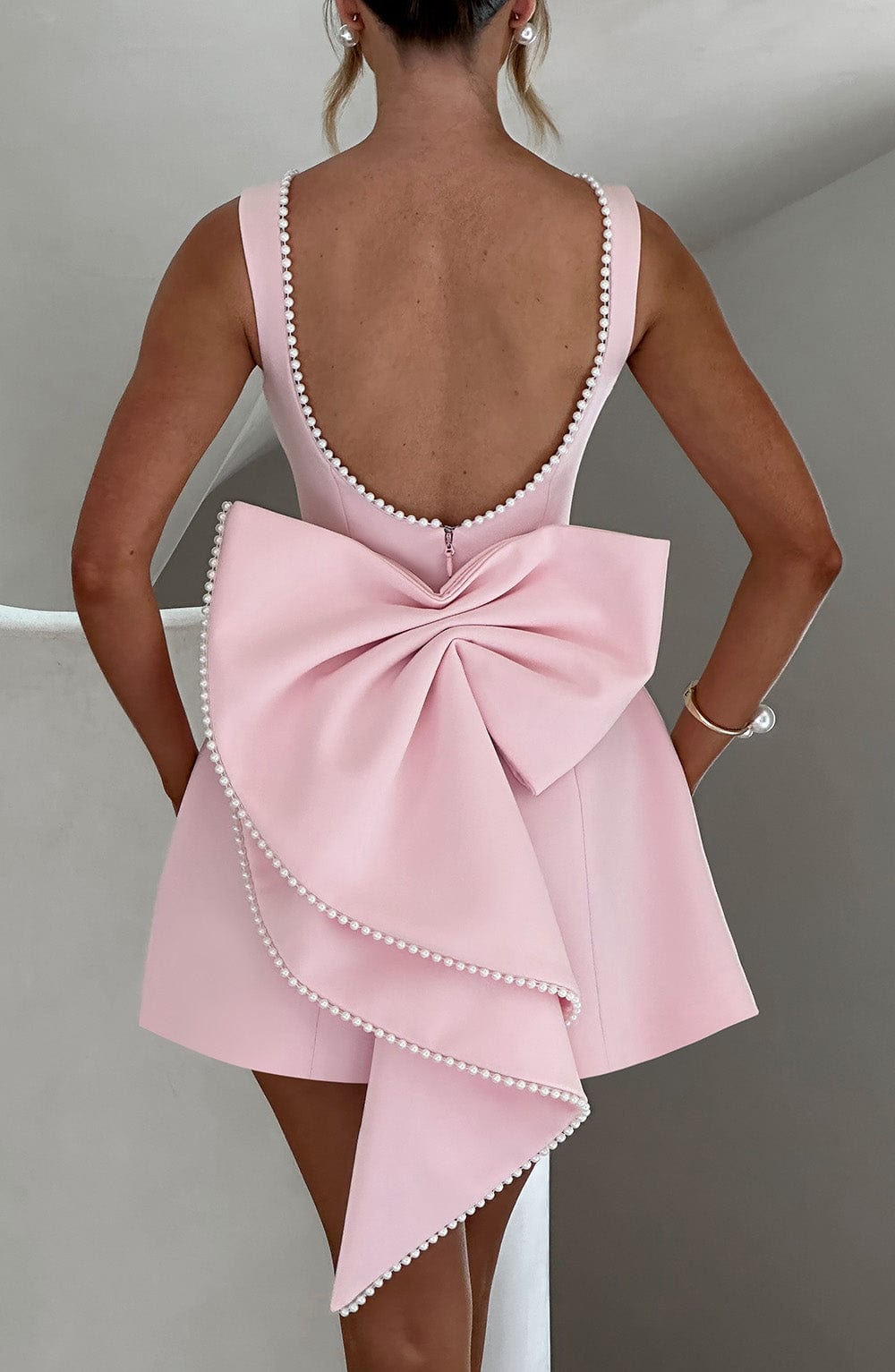 ChicTwist Minikleid | Entzückendes Kleid mit stilvollem Schleifen-Design am Rücken
