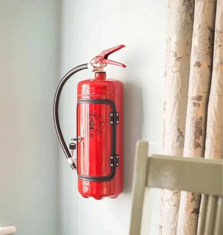 Versteckte FeuerBar – Versteckte Mini-Bar im Feuerlöscher-Design für stilvolle Getränkeaufbewahrung