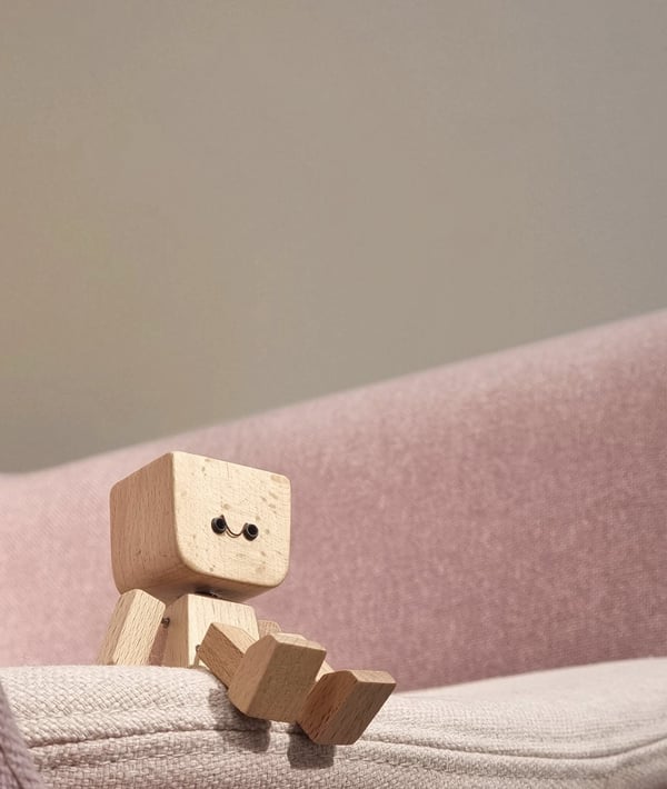 Holz-Dekorationsfigur mit Beweglicher Wippfunktion und Wechselbaren Gesichtern