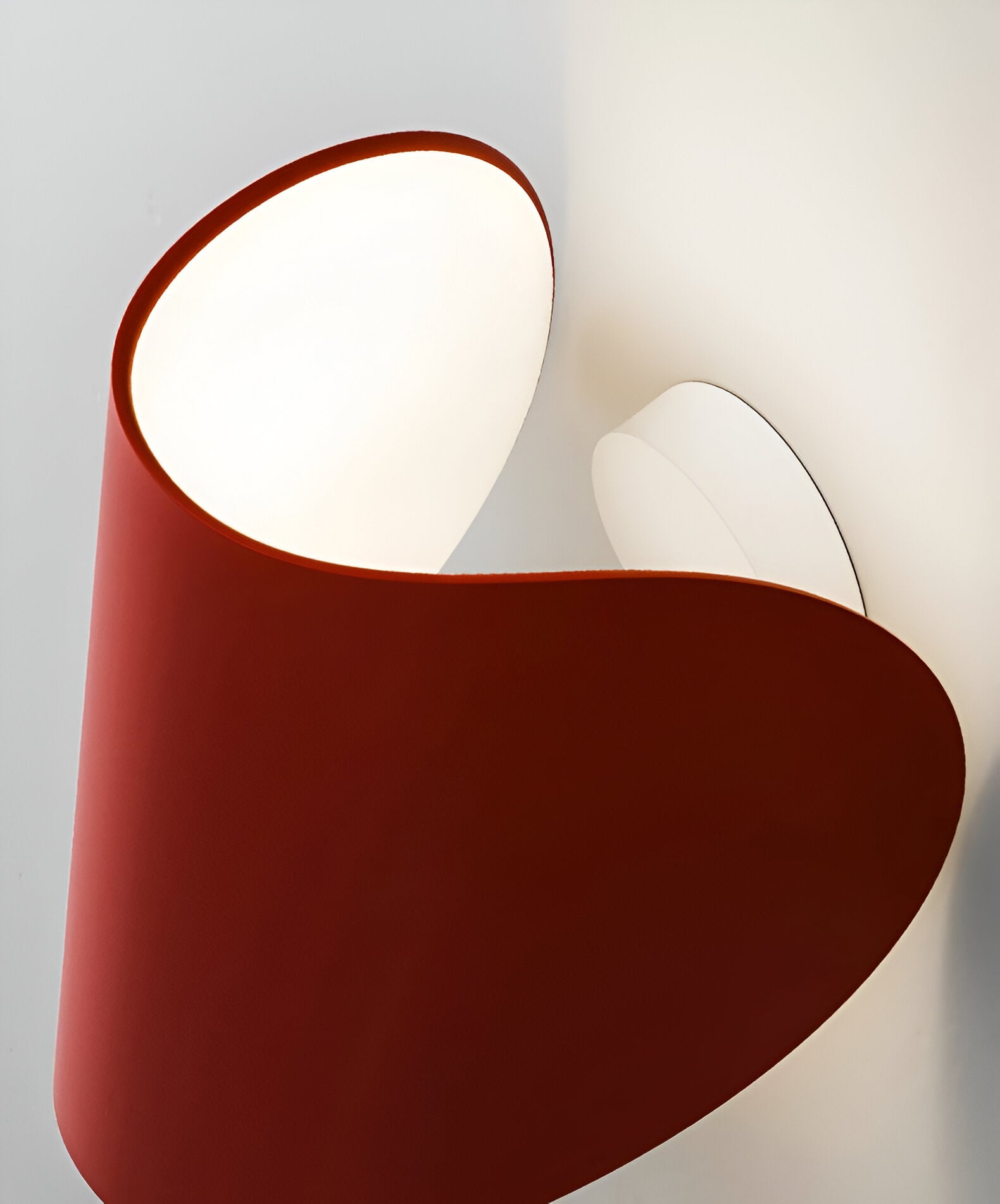 Drehbare Metall-Wandlampe mit Gebogenem Design, Ideal für Jeden Raum