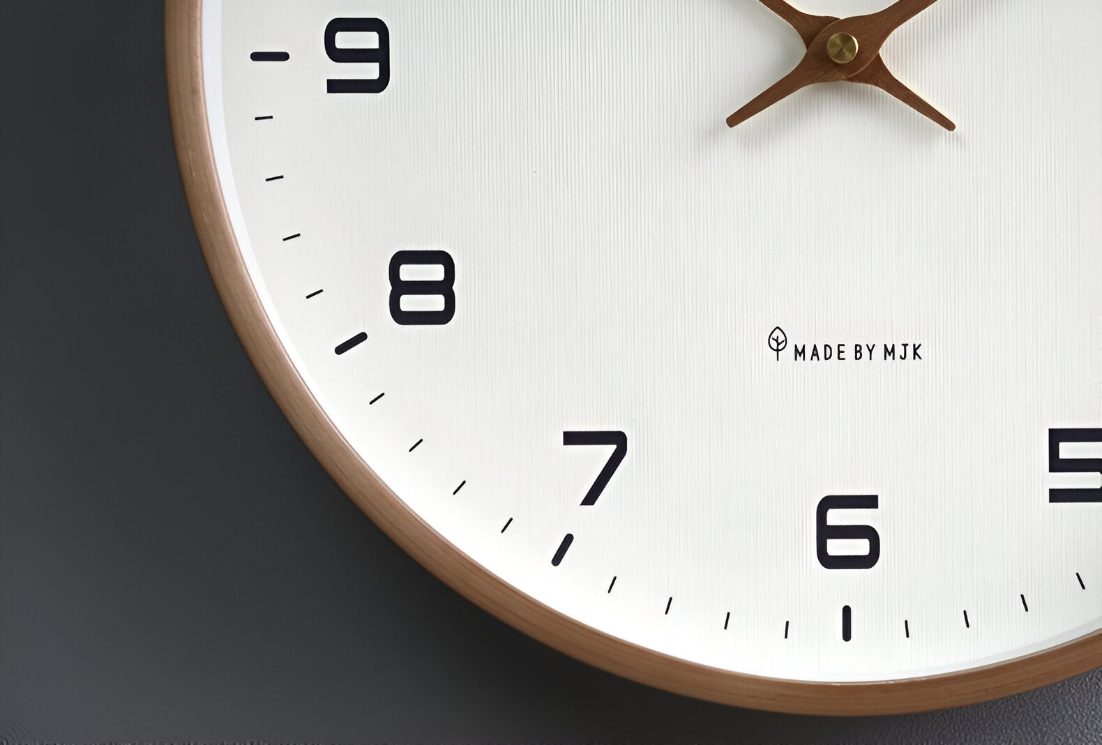 EleQuartz Runde Wanduhr – Skandinavische Uhr aus Holz | Minimalistisches Design für Wohnzimmer, Büro oder Küche