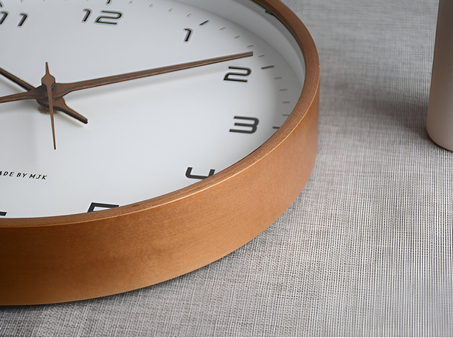 EleQuartz Runde Wanduhr – Skandinavische Uhr aus Holz | Minimalistisches Design für Wohnzimmer, Büro oder Küche