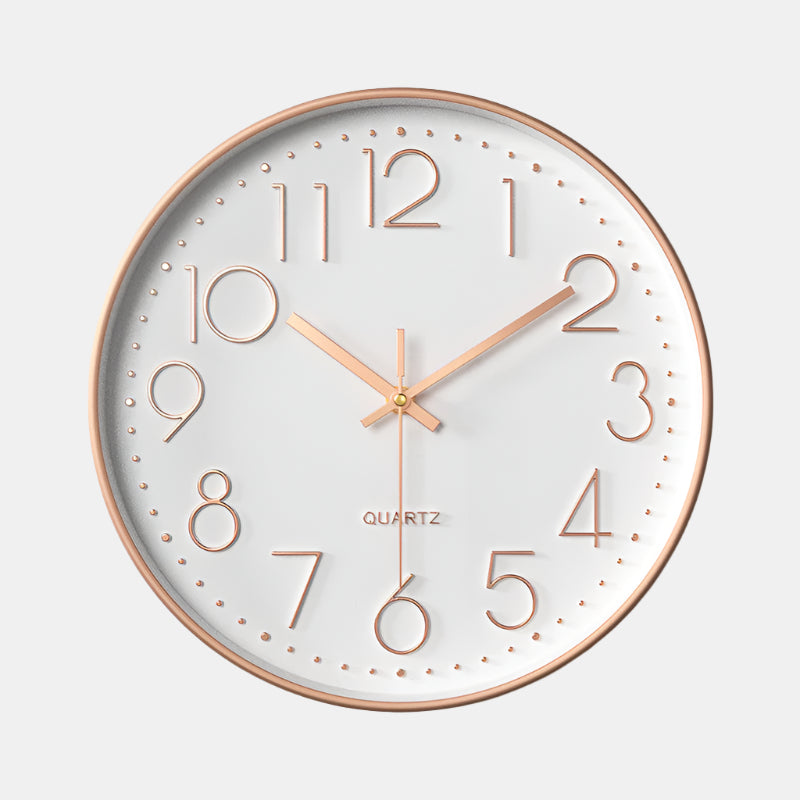 Elegante und geräuschlose Wanduhr mit erhabenen Ziffern