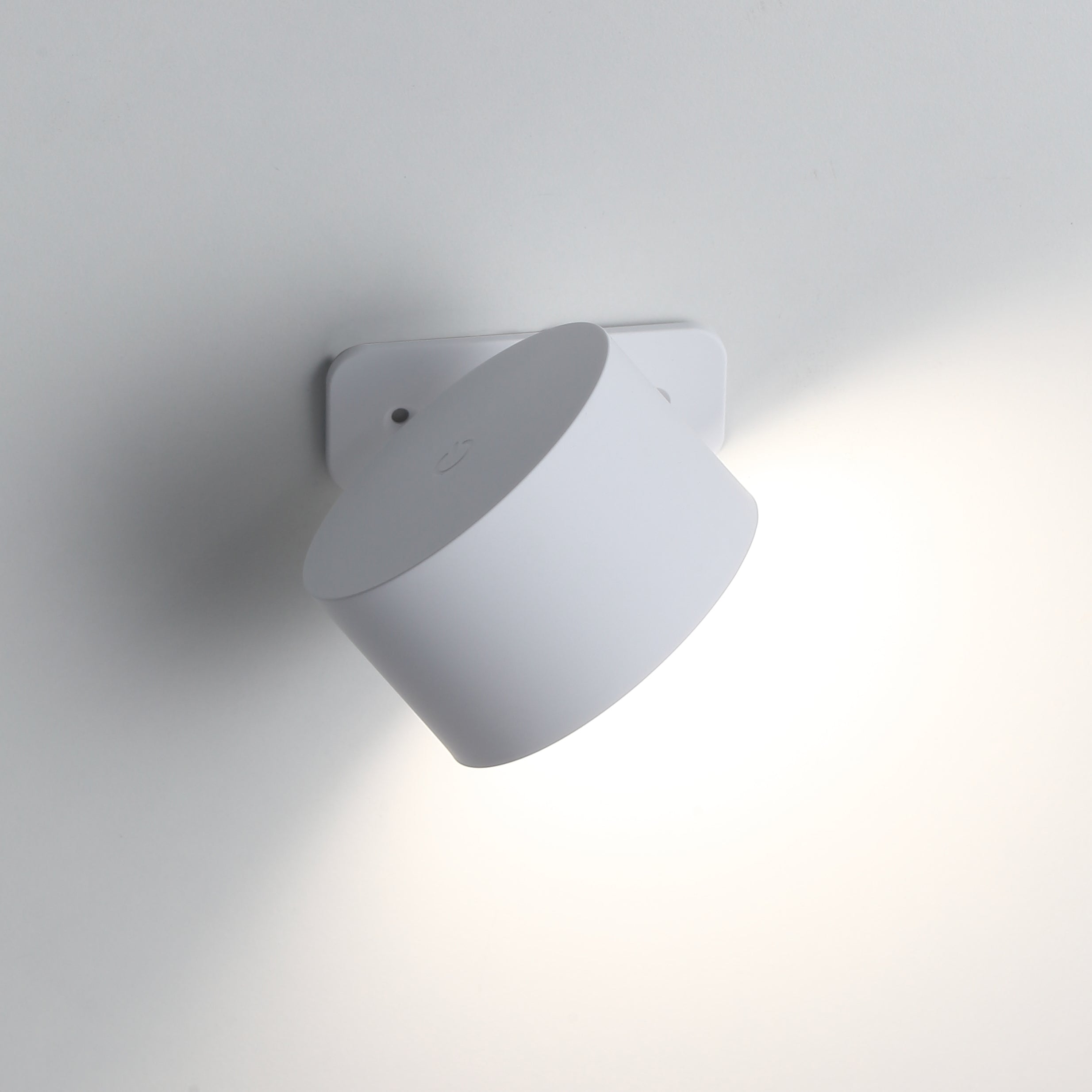 Ticky Magnetische Wandleuchte Weiß