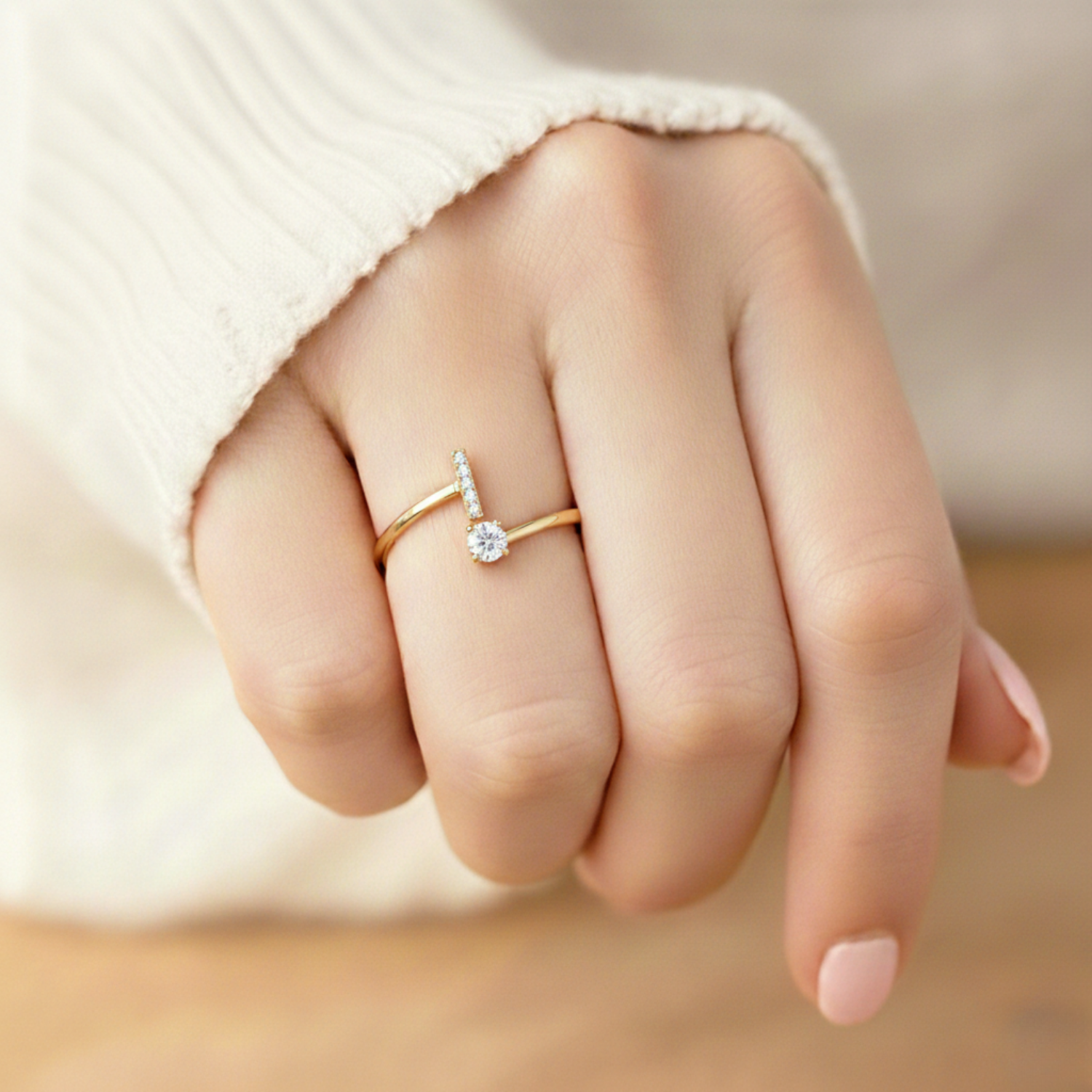 MonoCharm | Verstellbarer Initialring Classic mit Geschenkbox und Kartenbotschaft