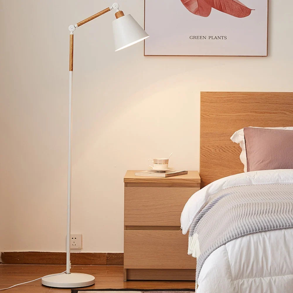 Nordic Stehlampe – Minimalistisches Design mit Verstellbarem Lampenkopf