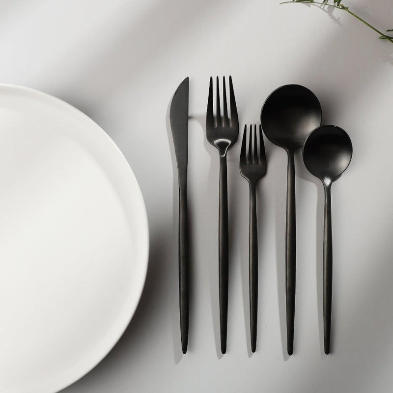 Minimalistisches Besteck aus Edelstahl – Eleganz im schlichten Design