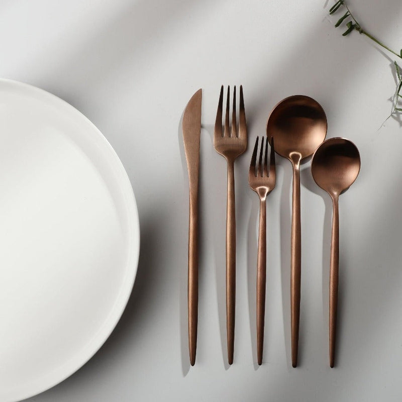 Minimalistisches Besteck aus Edelstahl – Eleganz im schlichten Design
