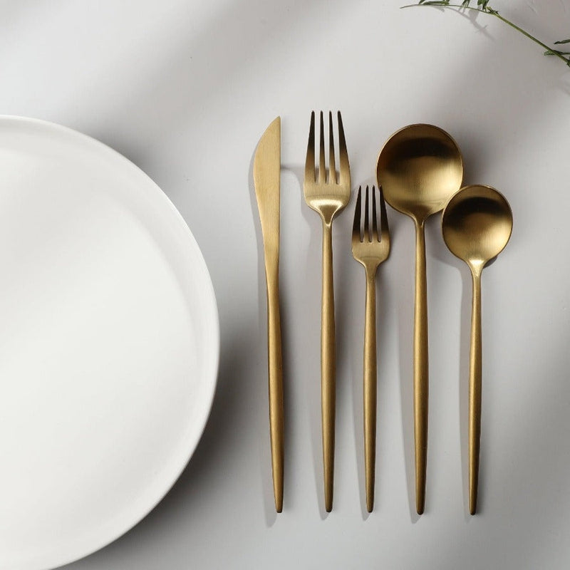 Minimalistisches Besteck aus Edelstahl – Eleganz im schlichten Design