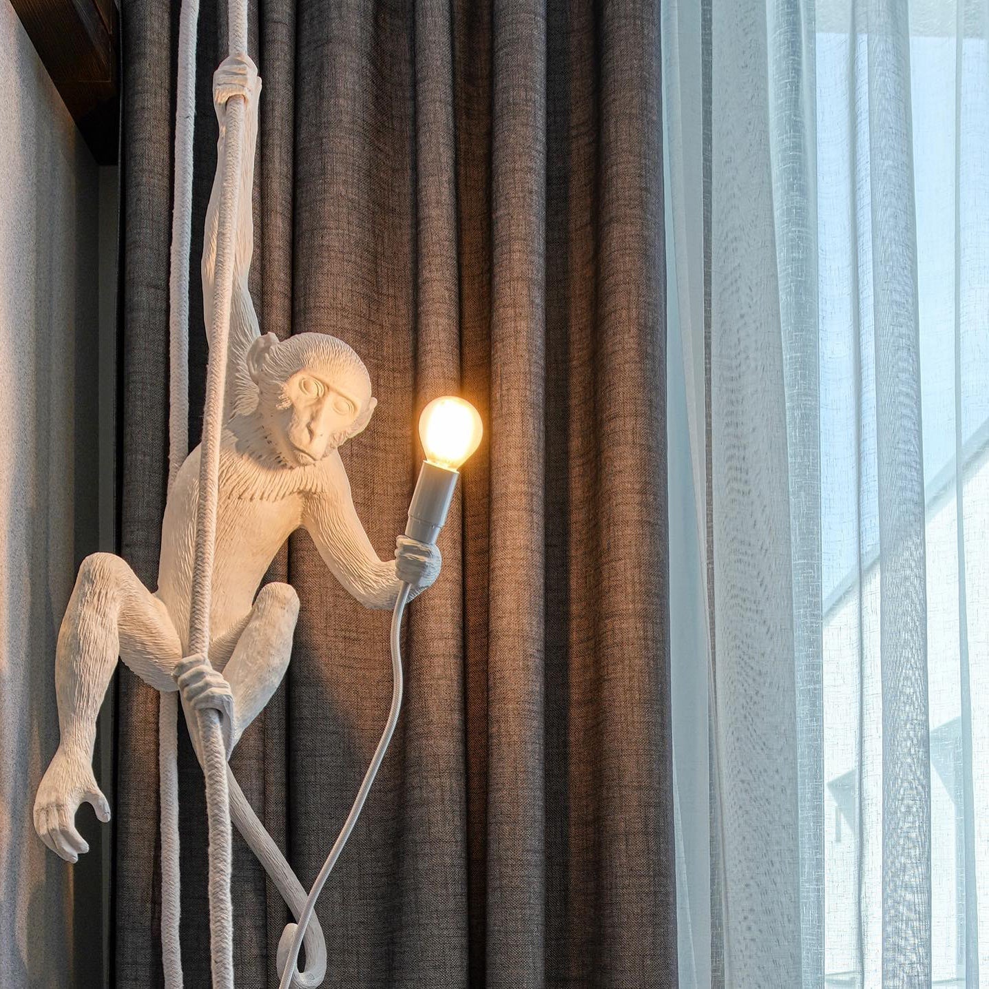 Frendorf | Affen Pendelleuchte | Skulpturales Design Objekt