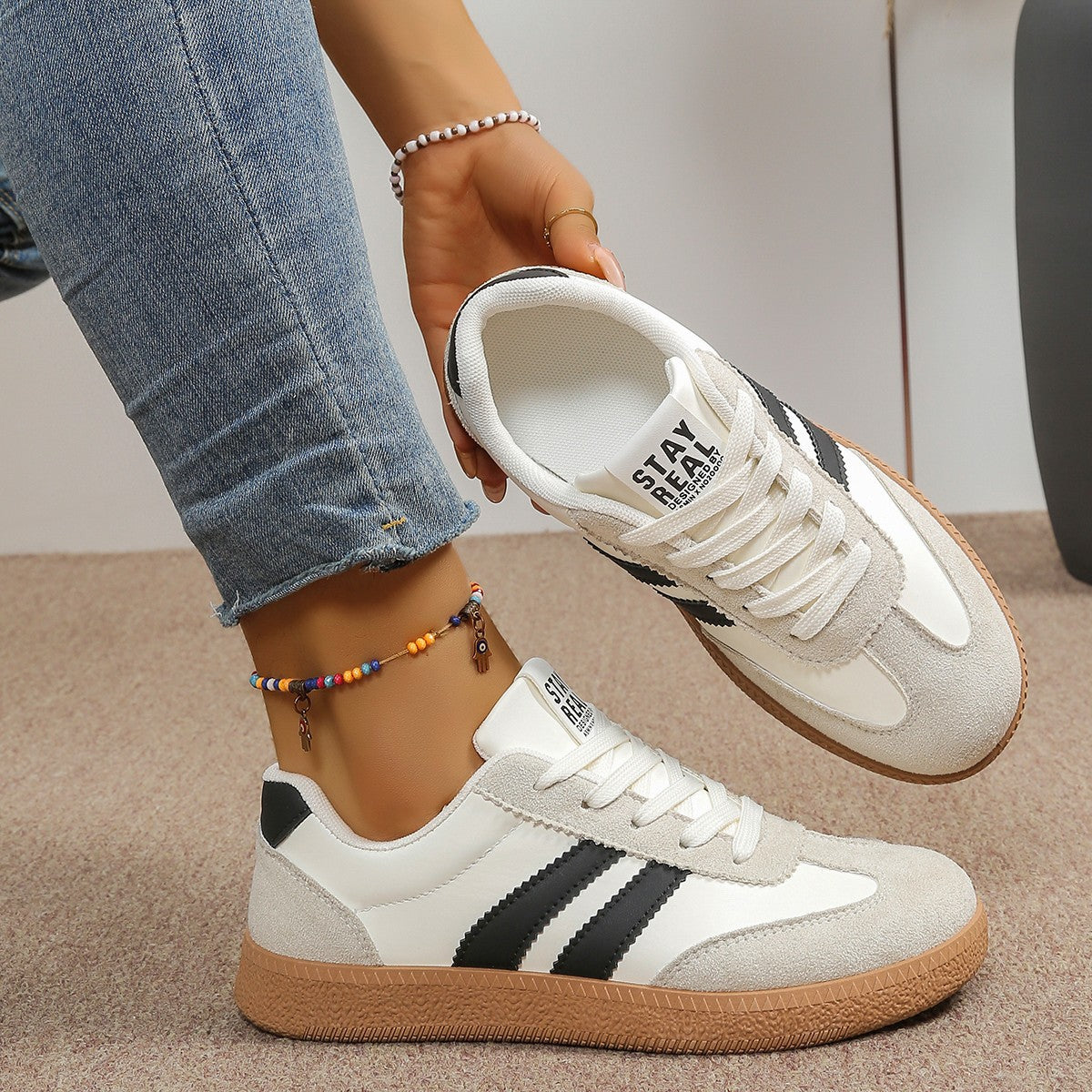 Schicke orthopädische Sneakers mit einzigartigem Design