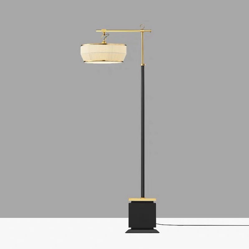 Elegante Stehlampe mit geometrischem Fuß – Höhenverstellbare Designlampe