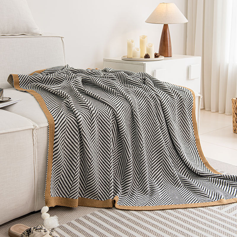 Strickdecke mit Fransen – Dekorative Sofadecke