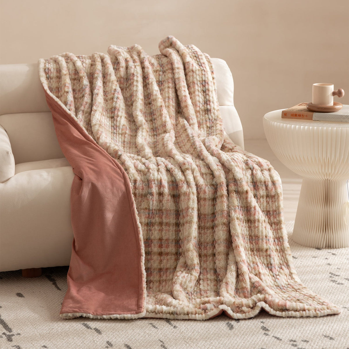 Luxe Kunstfell Plaid mit Wellenstruktur – Weiche Fleece-Decke mit Mikrofaser-Rückseite