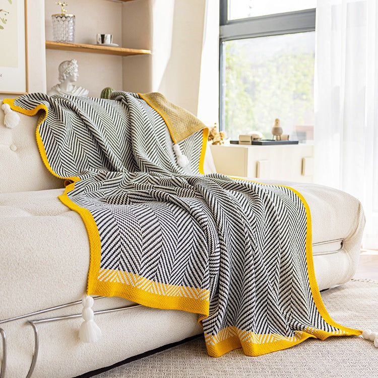 Strickdecke mit Fransen – Dekorative Sofadecke