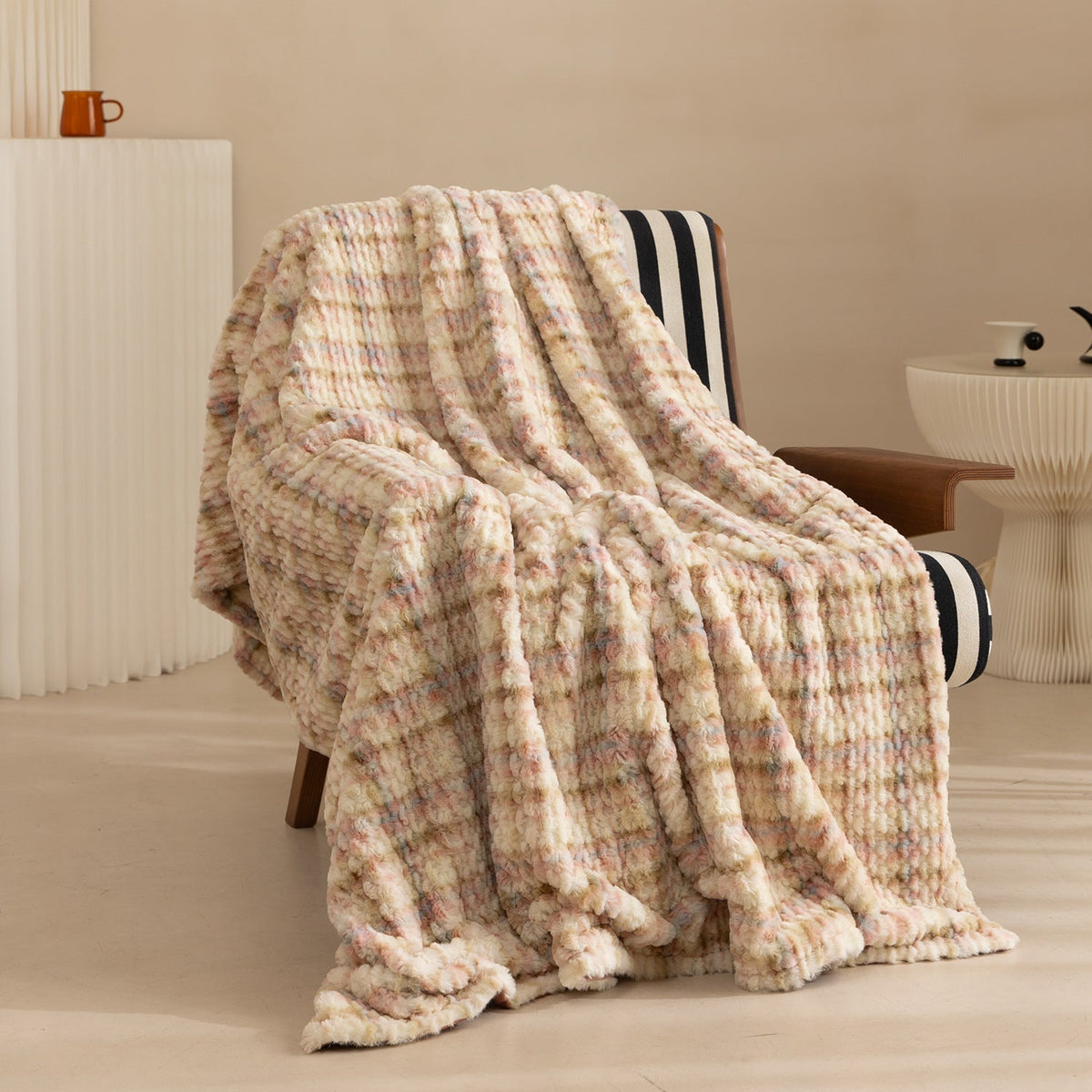 Luxe Kunstfell Plaid mit Wellenstruktur – Weiche Fleece-Decke mit Mikrofaser-Rückseite