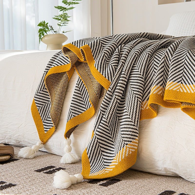 Strickdecke mit Fransen – Dekorative Sofadecke