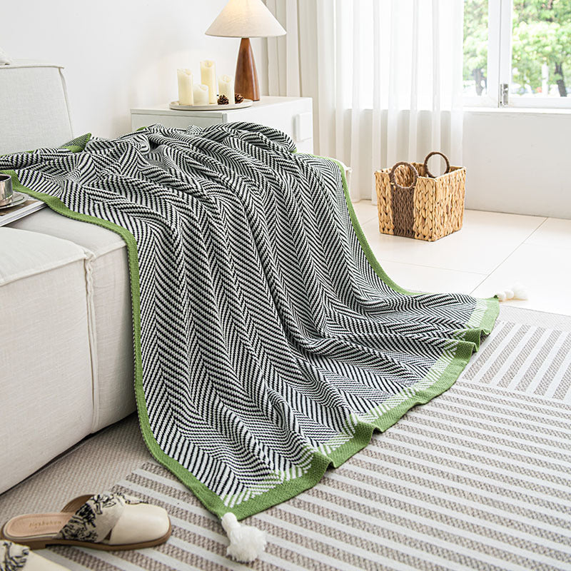 Strickdecke mit Fransen – Dekorative Sofadecke
