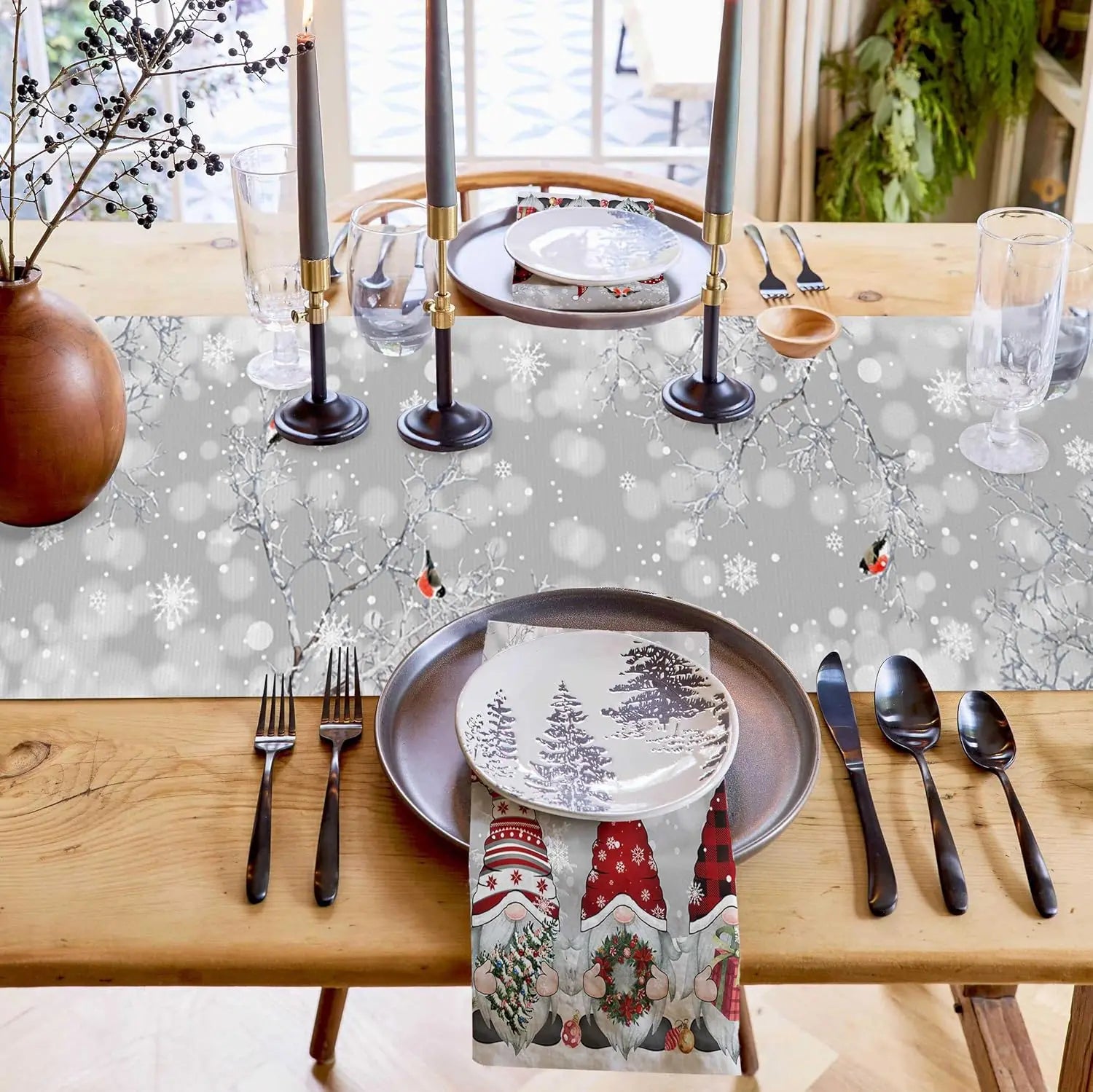 SchneeZwerg Weihnachts Tischläufer – Luxuriöser Leinen Tischläufer mit Schneeflocken- und Zwergendesign