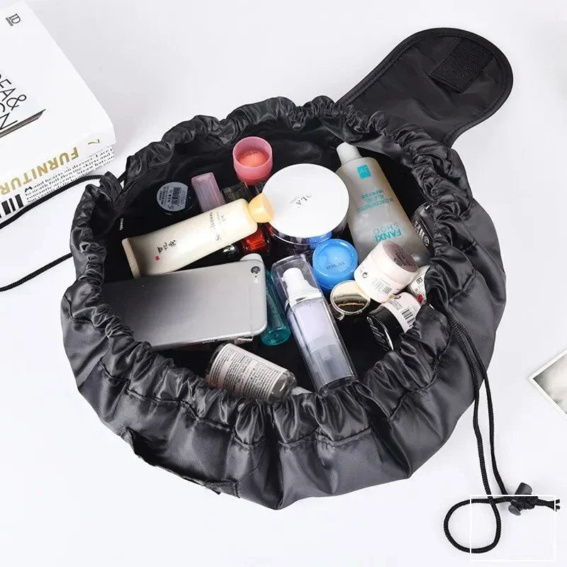 GlamFold Kosmetiktasche | Geräumige Tasche mit Kordelzug für stilvolle und praktische Nutzung in Schwarz